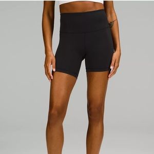 Lululemon wonder train black shorts size 6